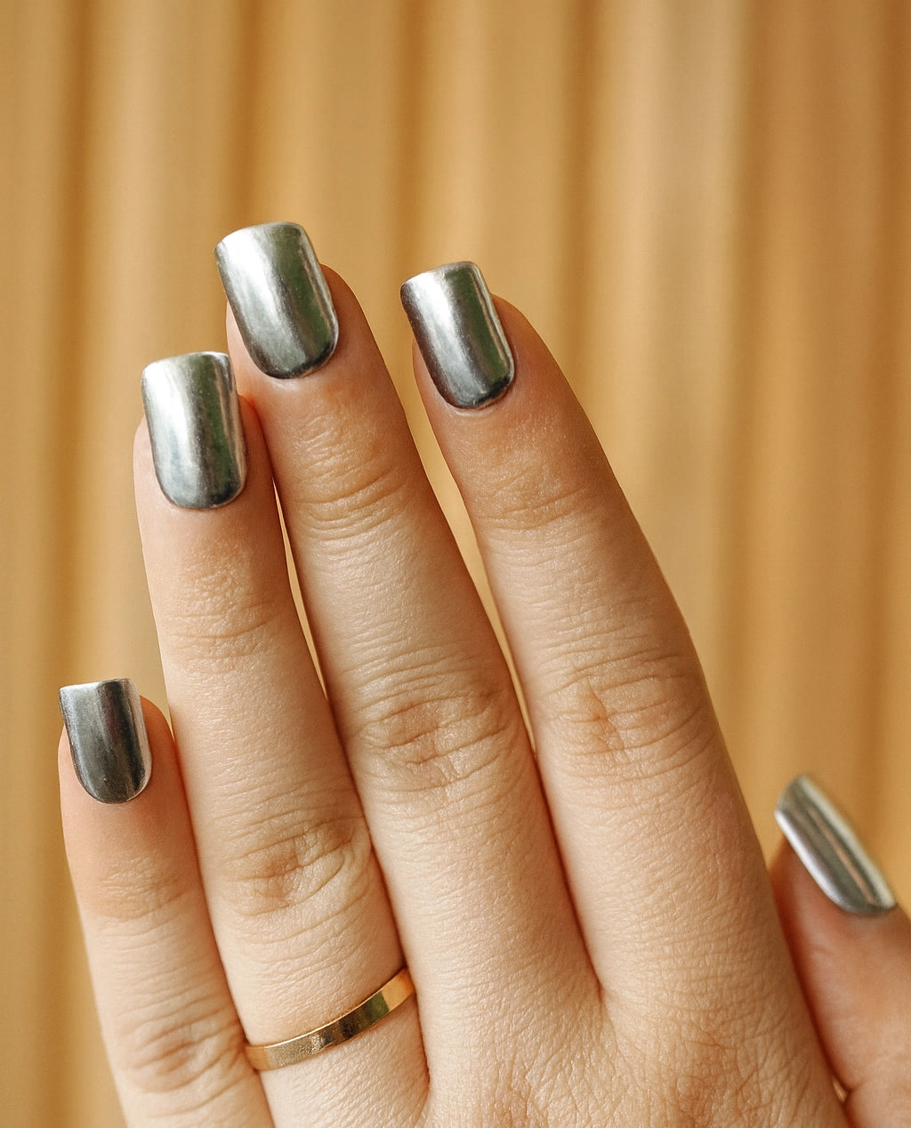 Metallic shade nails