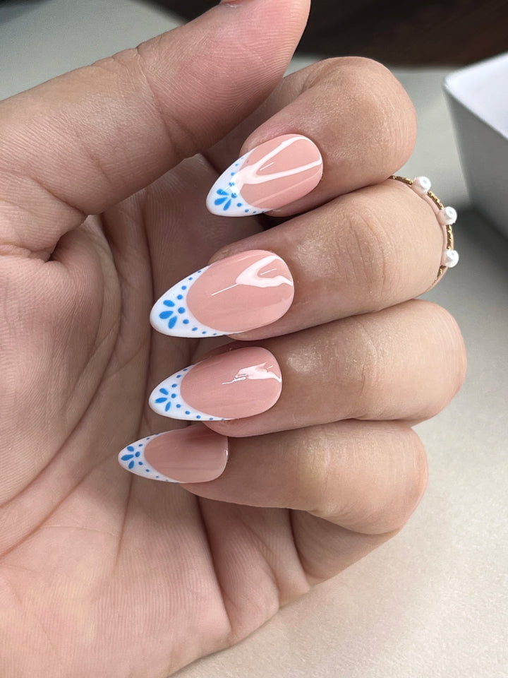 Reusable almond shape French manicure nails for women