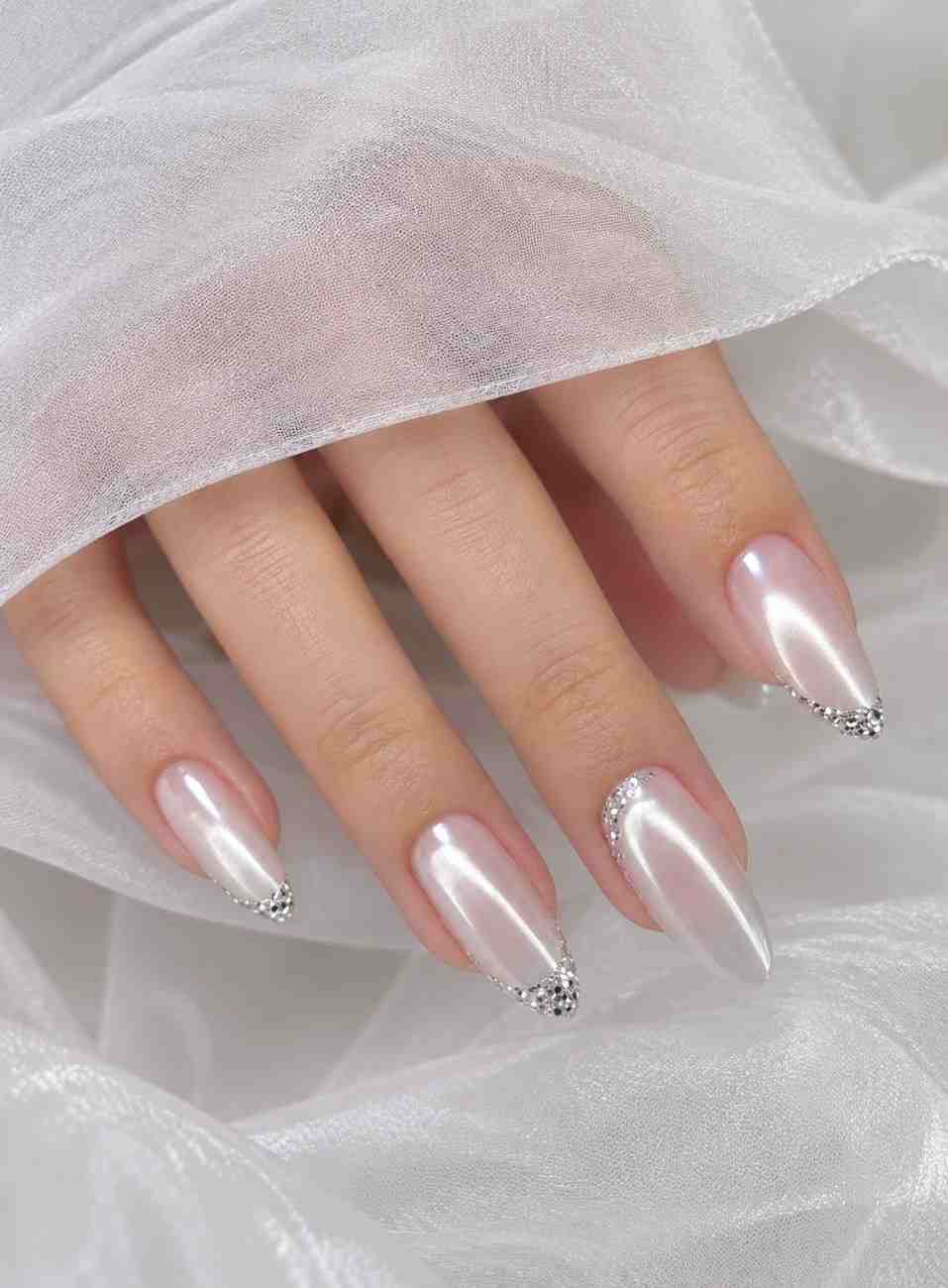 Angel Glaze press-on nails by Naakhun.com