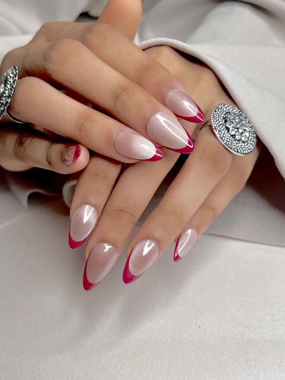 Cat Kiss reusable press-on nails worn on hand