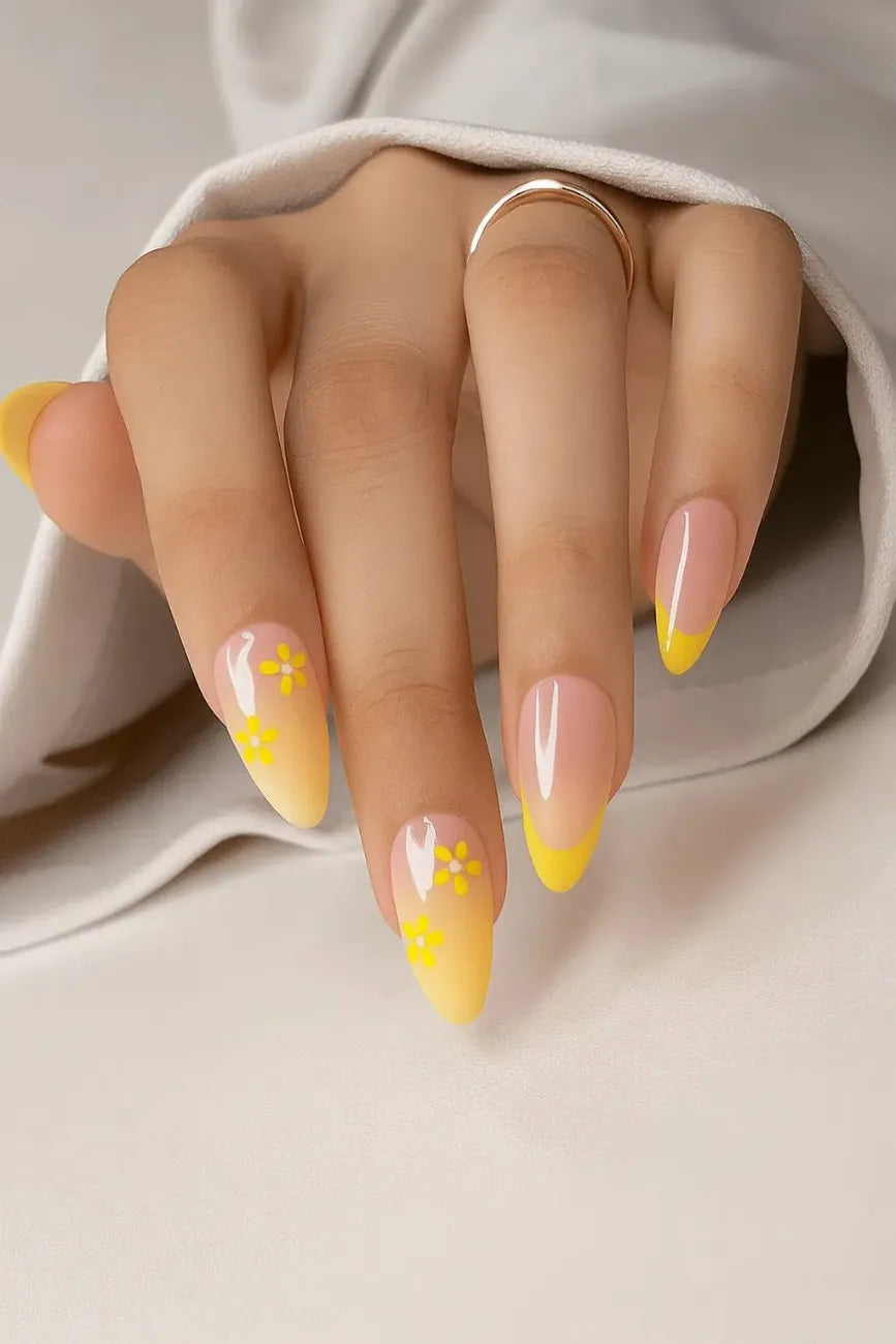 Daisy Drip handmade reusable soft gel press-on nails with delicate daisy floral design by Naakhun