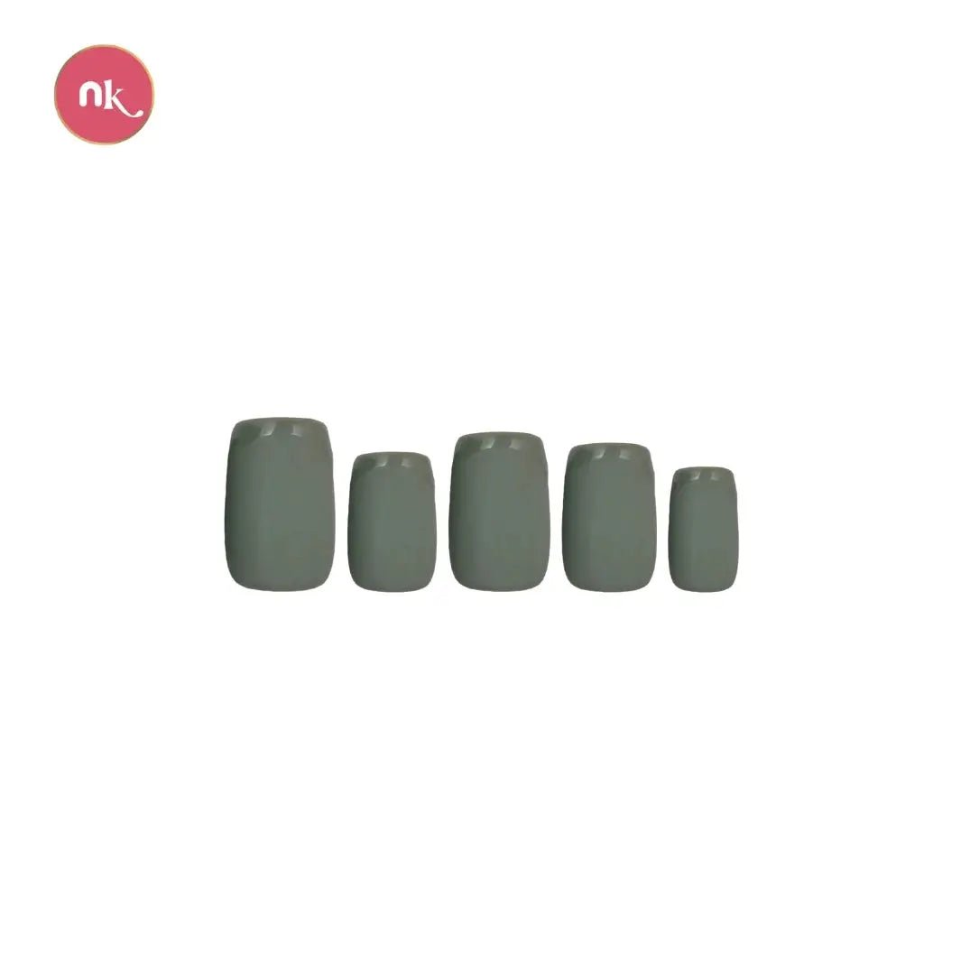 Naakhun provide you 24 dark green glossy french tip nails and light green matte stick on nails set in this kit. fake nails with glue and tabs 