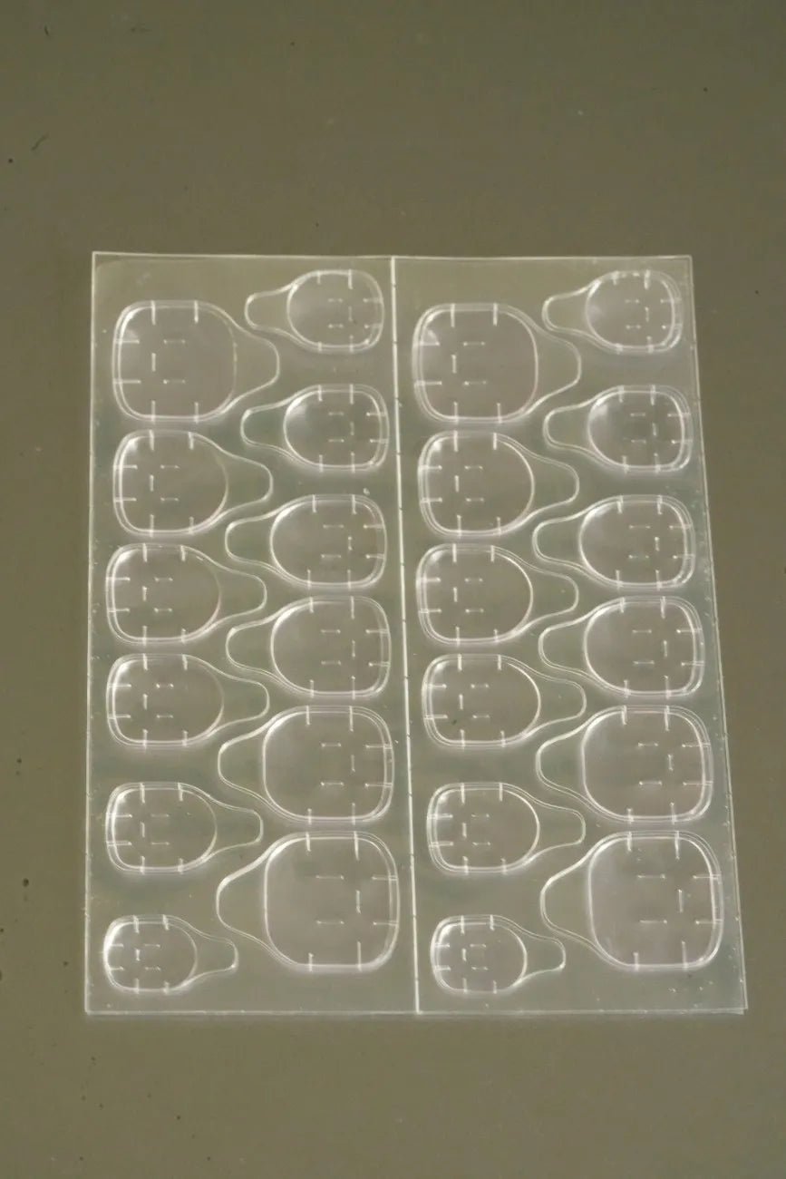 Double-sided nail glue tabs for reusable press-on nails
