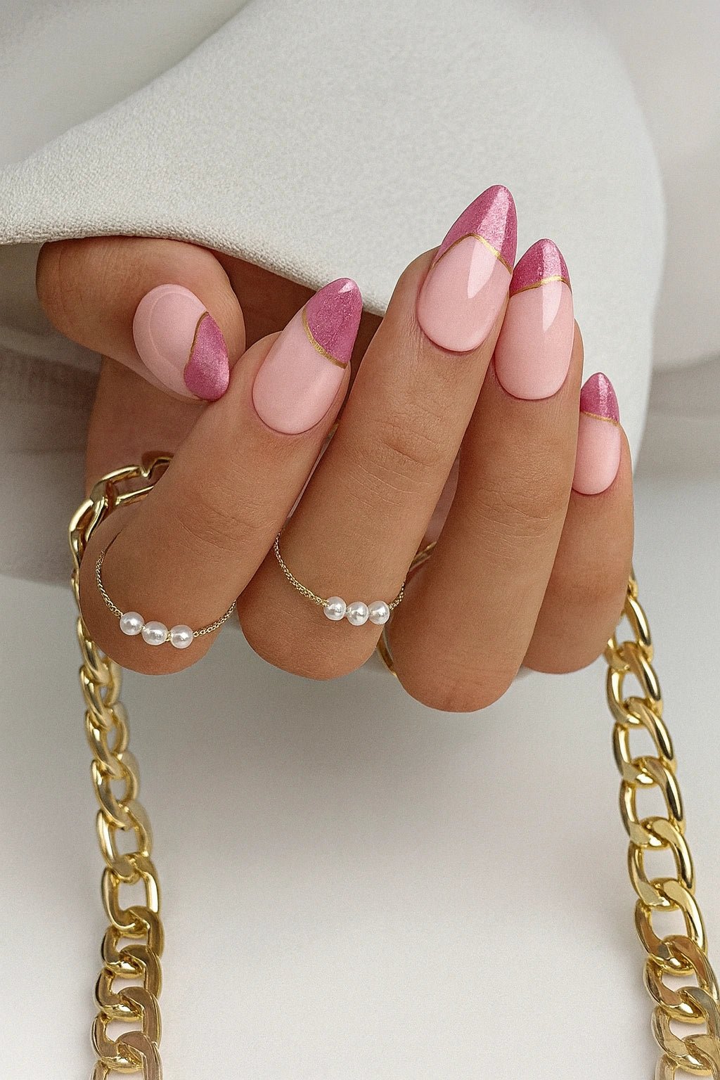 These is our cat eye press on nails set named PETAL GLOW. These nails carry a double french on its top the first one pink cat eye french tip and second one is golden chrome french tip nails. This cat eye set has different design on each finger and also on the thumb.