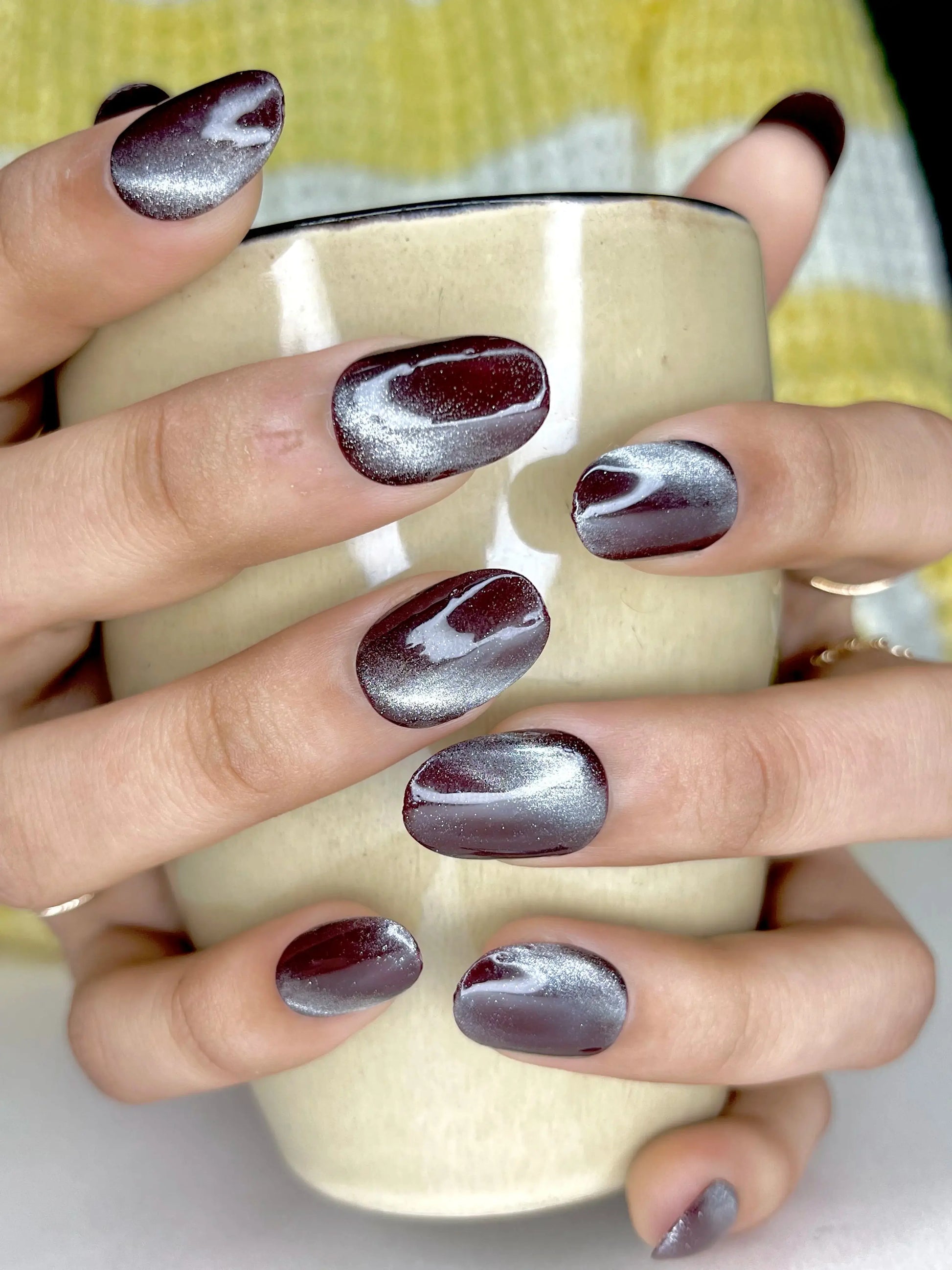 Get best reusable wine red magnetic cat eye short round designer reusable fake press on nails online for girls in India