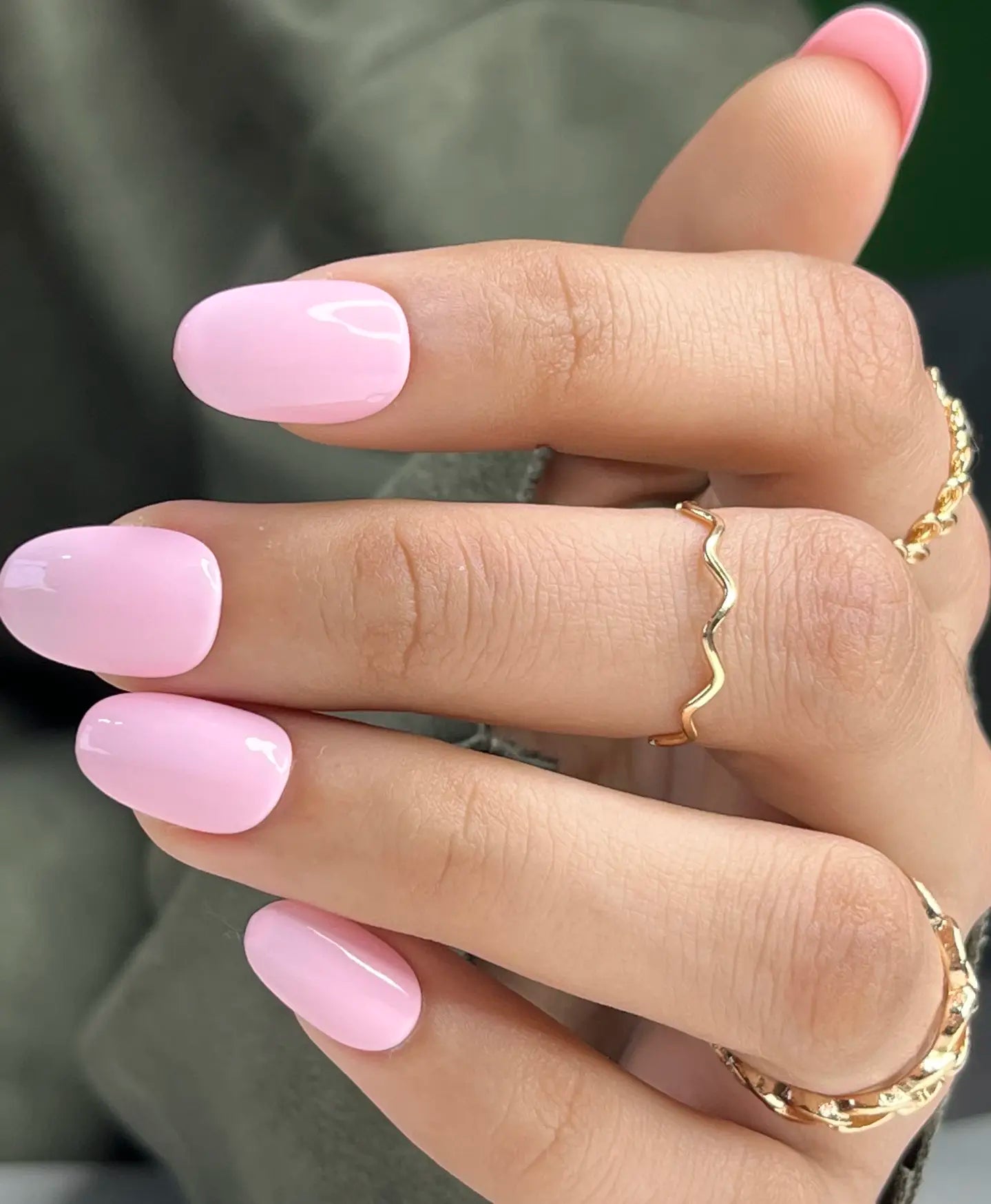 Rose-inspired press-on nails with a soft and elegant finish