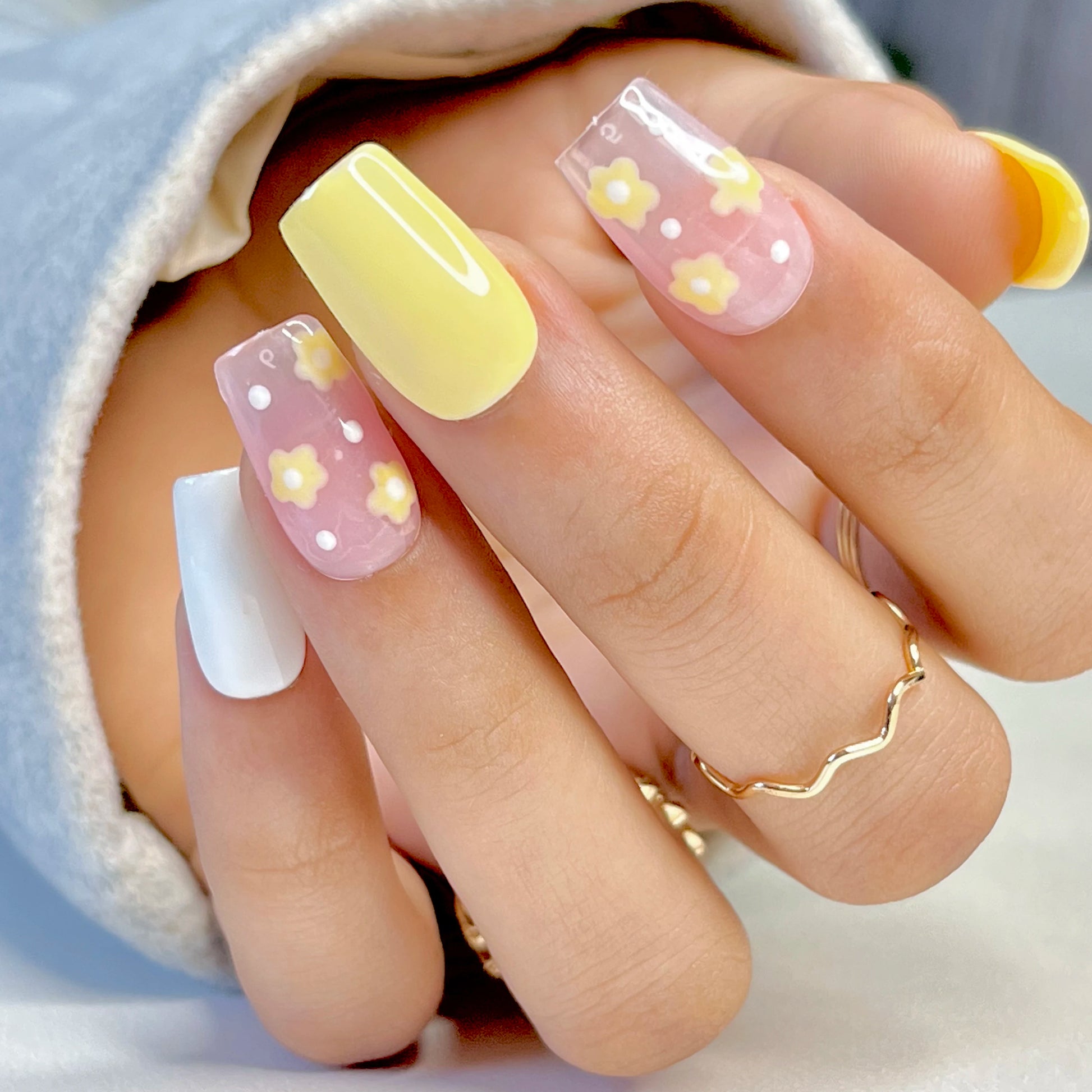 Cute Summer Yellow flower Artificial Fake Press On Nails Online in India at home for women
