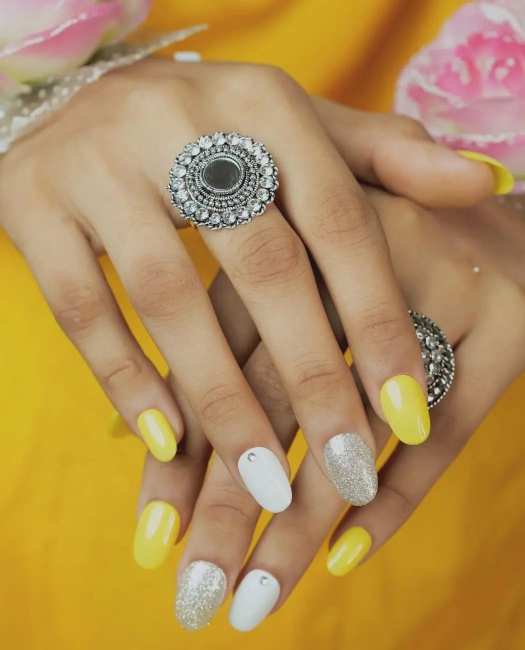 Bright sunshine-inspired press-on nails for summer and vacations