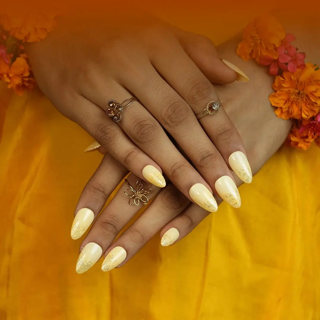 Wedding Vibes Only homepage banner featuring elegant bridal press-on nails by Naakhun for weddings, engagements, and special occasions.